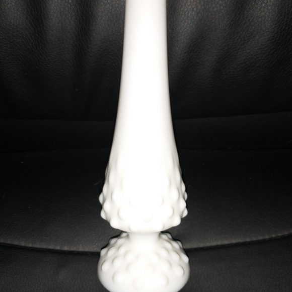 Swag milk glass vase - Picture 4 of 5